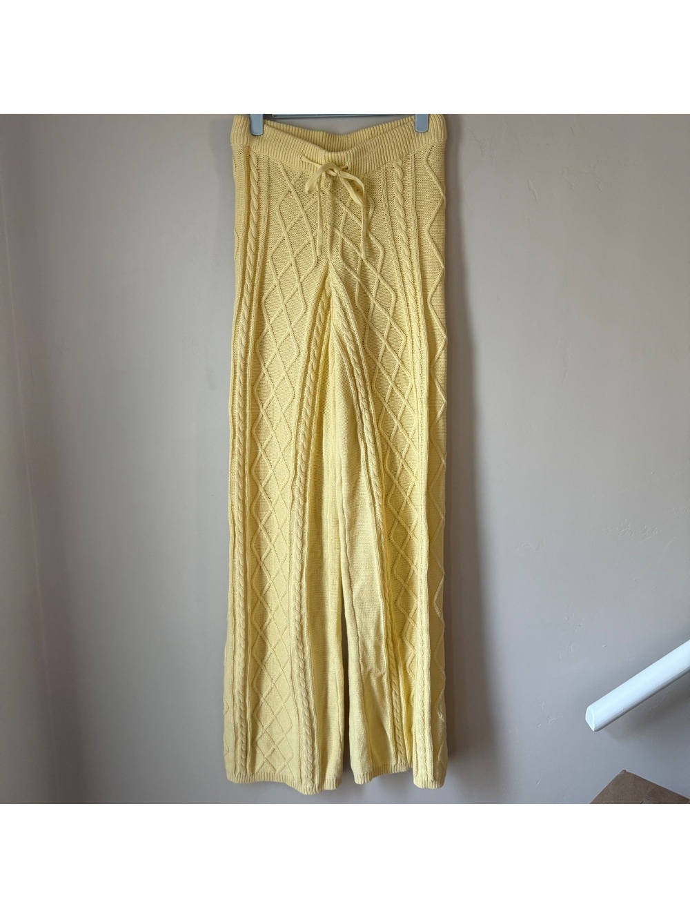 Edikted Kasey Knit Sweat Pants | XS/S | Butter Yellow | Cable Knit